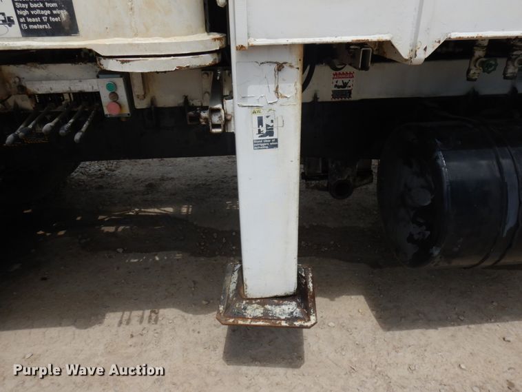 image for item IL9819 1999 Mack MR688S  concrete pump truck