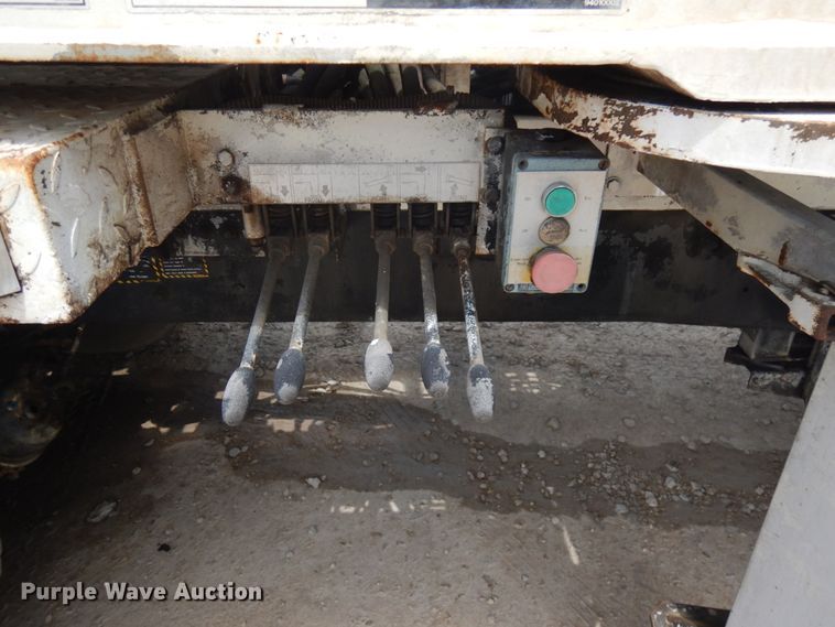 image for item IL9819 1999 Mack MR688S  concrete pump truck