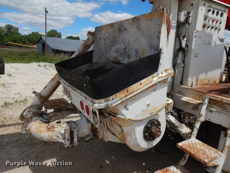 image for item IL9819 1999 Mack MR688S  concrete pump truck