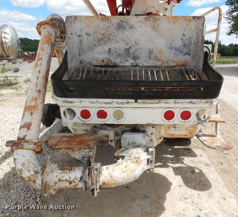 image for item IL9819 1999 Mack MR688S  concrete pump truck