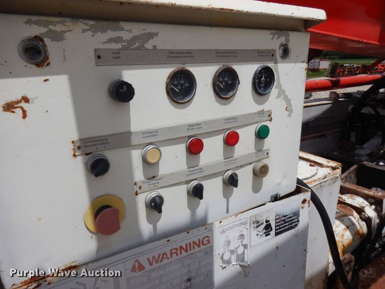 image for item IL9819 1999 Mack MR688S  concrete pump truck