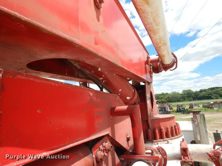 image for item IL9819 1999 Mack MR688S  concrete pump truck