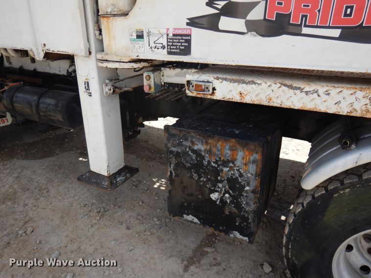 image for item IL9819 1999 Mack MR688S  concrete pump truck