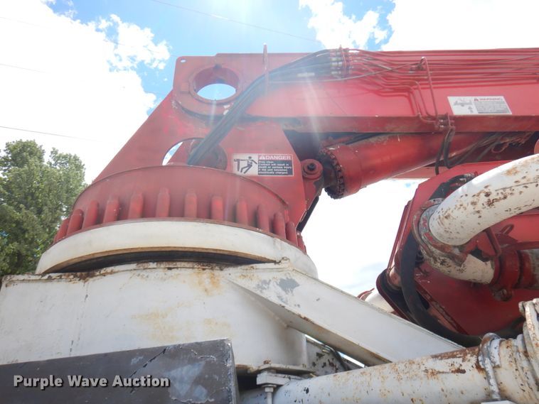 image for item IL9819 1999 Mack MR688S  concrete pump truck