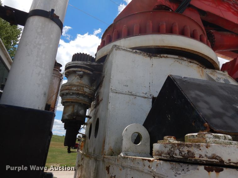 image for item IL9819 1999 Mack MR688S  concrete pump truck