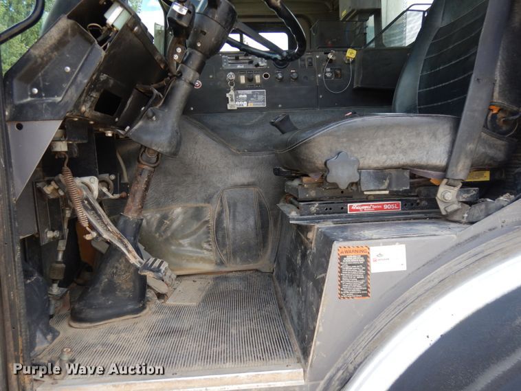 image for item IL9819 1999 Mack MR688S  concrete pump truck