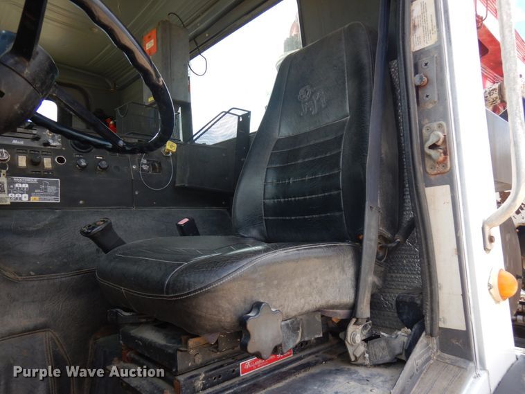 image for item IL9819 1999 Mack MR688S  concrete pump truck