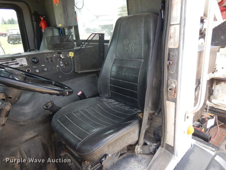 image for item IL9819 1999 Mack MR688S  concrete pump truck