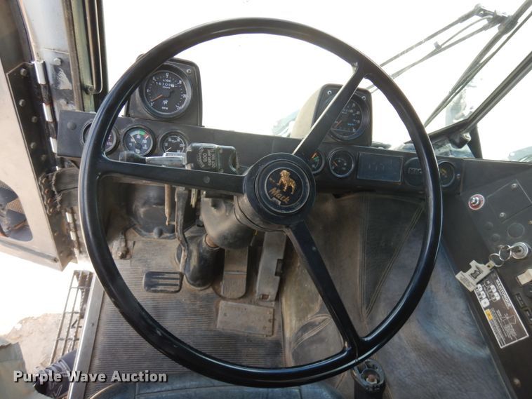 image for item IL9819 1999 Mack MR688S  concrete pump truck