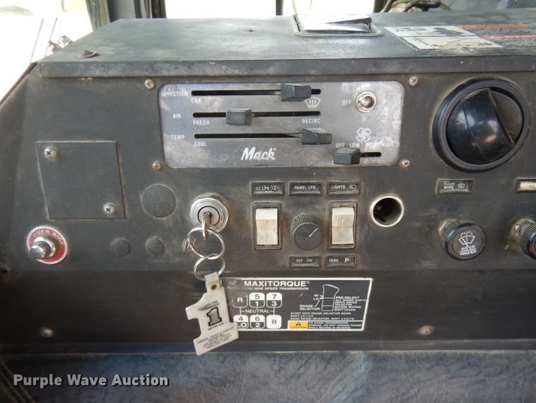 image for item IL9819 1999 Mack MR688S  concrete pump truck