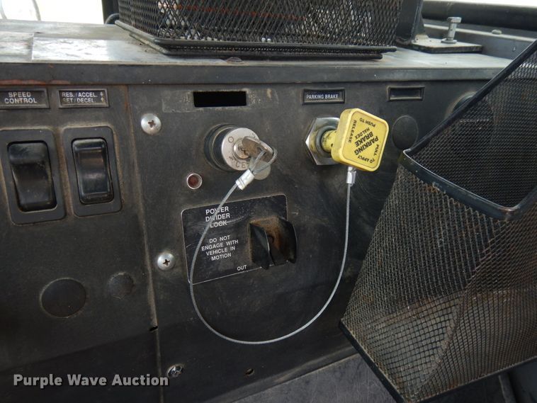 image for item IL9819 1999 Mack MR688S  concrete pump truck