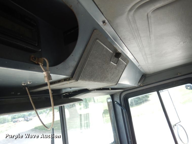 image for item IL9819 1999 Mack MR688S  concrete pump truck