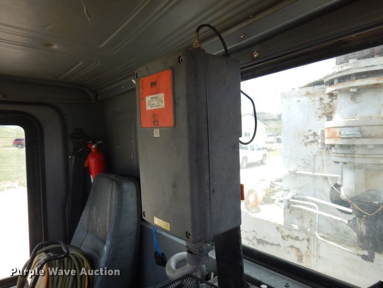 image for item IL9819 1999 Mack MR688S  concrete pump truck