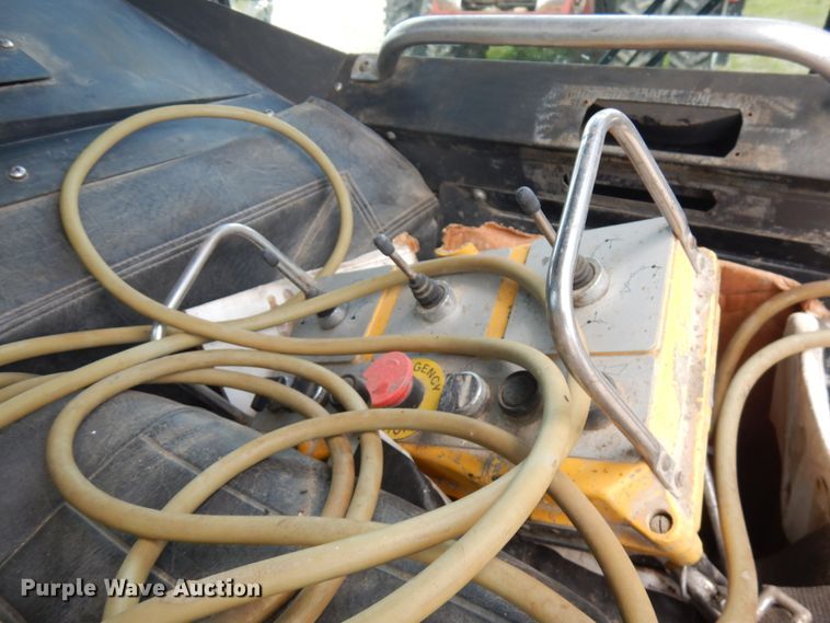 image for item IL9819 1999 Mack MR688S  concrete pump truck