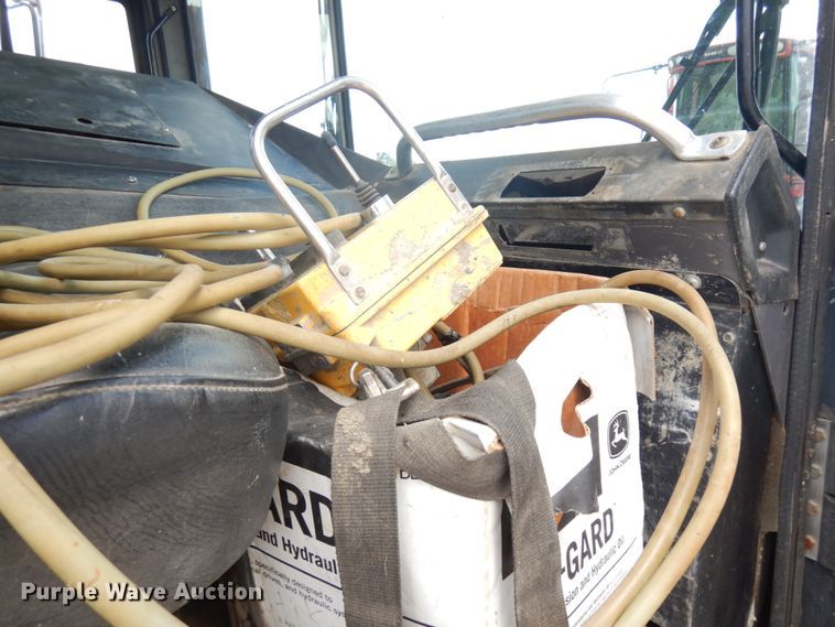 image for item IL9819 1999 Mack MR688S  concrete pump truck