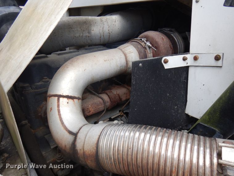 image for item IL9819 1999 Mack MR688S  concrete pump truck