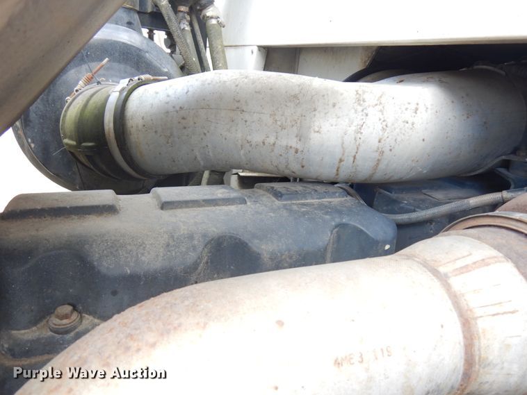 image for item IL9819 1999 Mack MR688S  concrete pump truck