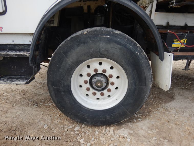 image for item IL9819 1999 Mack MR688S  concrete pump truck