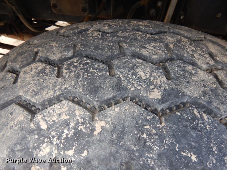 image for item IL9819 1999 Mack MR688S  concrete pump truck