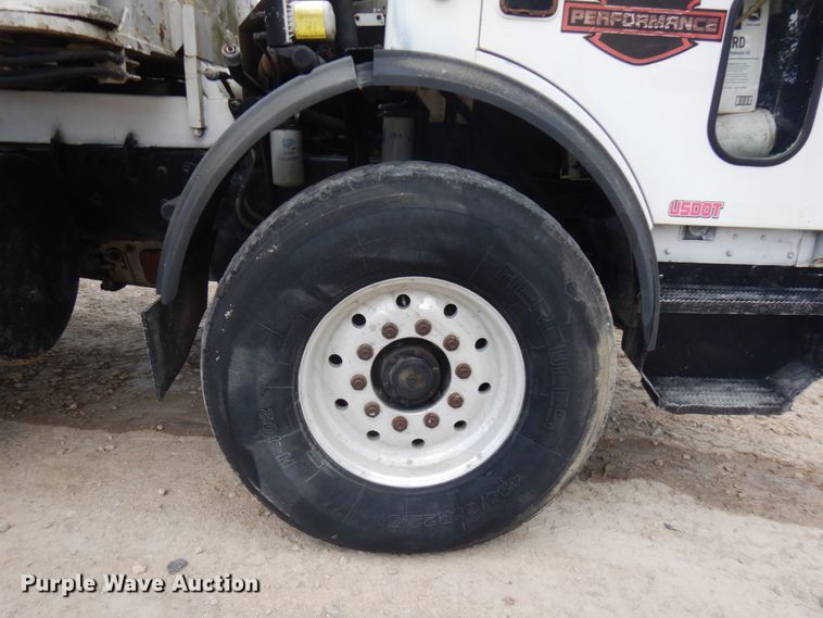 image for item IL9819 1999 Mack MR688S  concrete pump truck