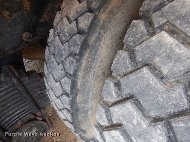 image for item IL9819 1999 Mack MR688S  concrete pump truck