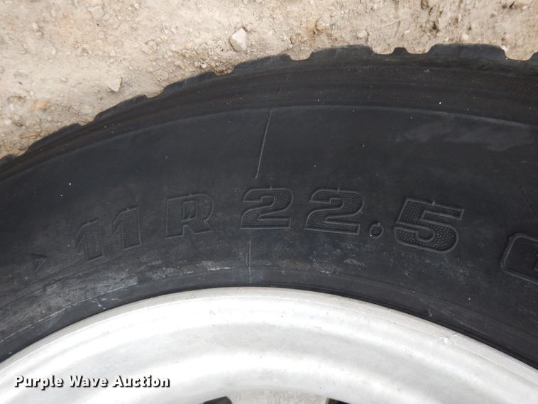 image for item IL9819 1999 Mack MR688S  concrete pump truck