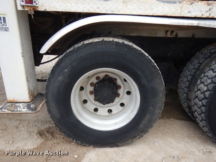 image for item IL9819 1999 Mack MR688S  concrete pump truck