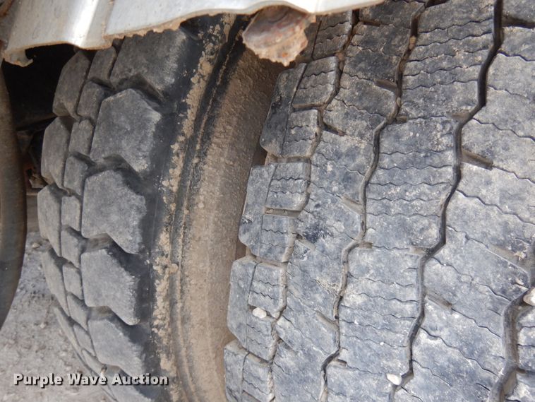 image for item IL9819 1999 Mack MR688S  concrete pump truck