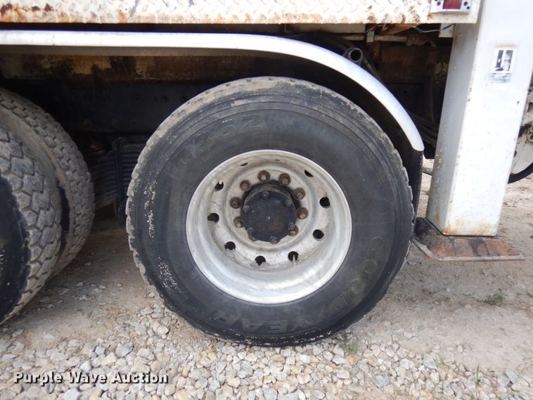 image for item IL9819 1999 Mack MR688S  concrete pump truck