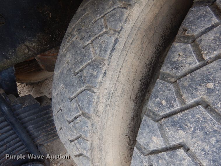 image for item IL9819 1999 Mack MR688S  concrete pump truck