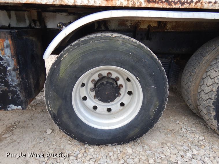 image for item IL9819 1999 Mack MR688S  concrete pump truck