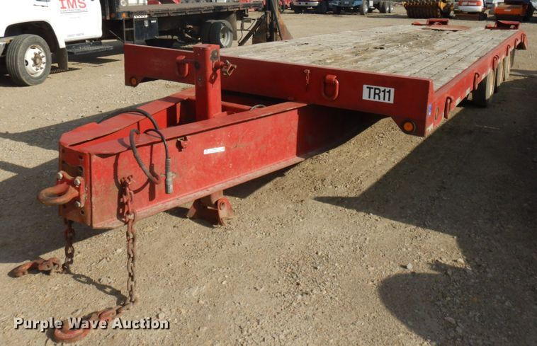 image for item IL9821 2005 Towmaster  equipment trailer