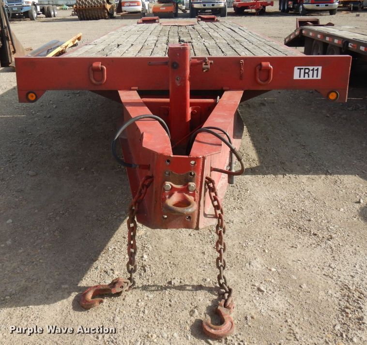 image for item IL9821 2005 Towmaster  equipment trailer