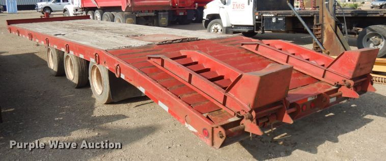image for item IL9821 2005 Towmaster  equipment trailer