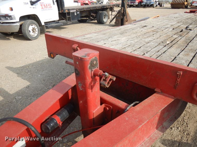image for item IL9821 2005 Towmaster  equipment trailer