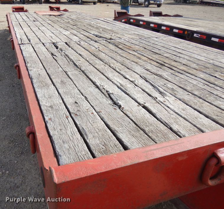 image for item IL9821 2005 Towmaster  equipment trailer