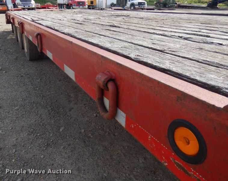 image for item IL9821 2005 Towmaster  equipment trailer