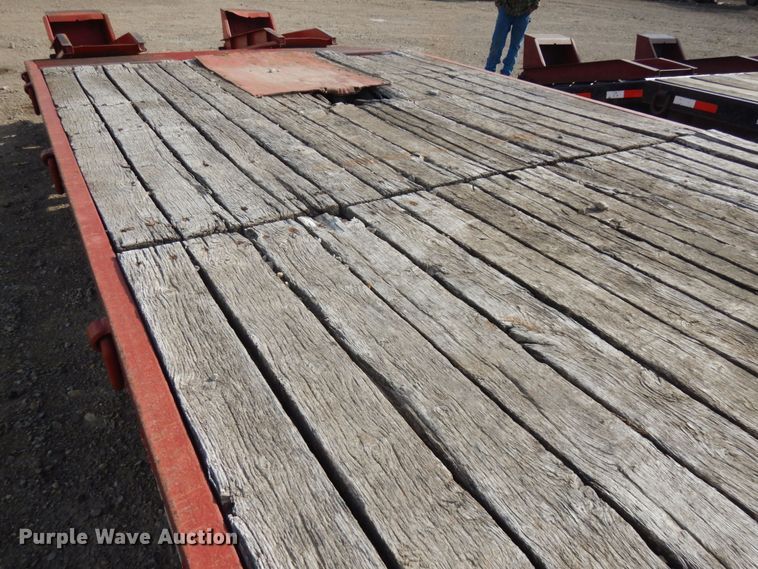 image for item IL9821 2005 Towmaster  equipment trailer