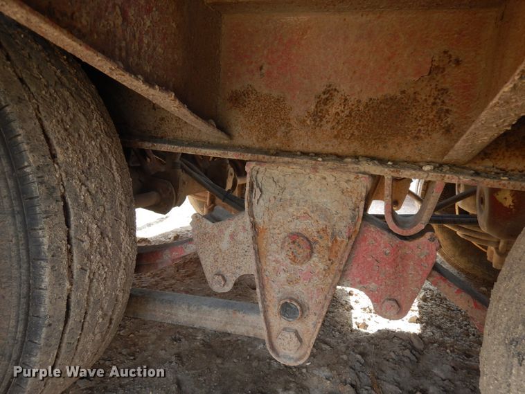 image for item IL9821 2005 Towmaster  equipment trailer