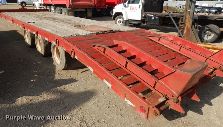 image for item IL9821 2005 Towmaster  equipment trailer