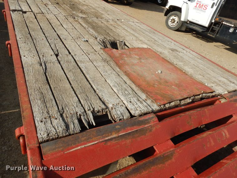 image for item IL9821 2005 Towmaster  equipment trailer