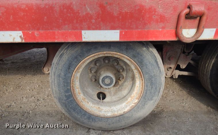 image for item IL9821 2005 Towmaster  equipment trailer