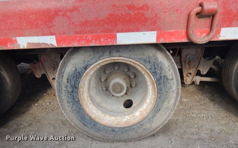 image for item IL9821 2005 Towmaster  equipment trailer