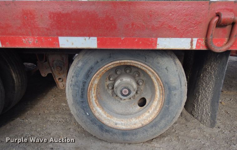 image for item IL9821 2005 Towmaster  equipment trailer