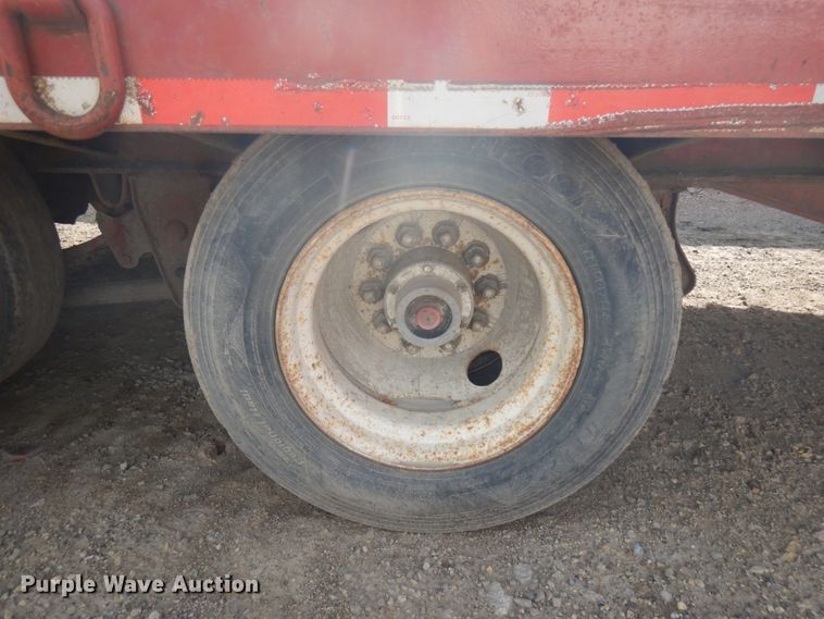 image for item IL9821 2005 Towmaster  equipment trailer