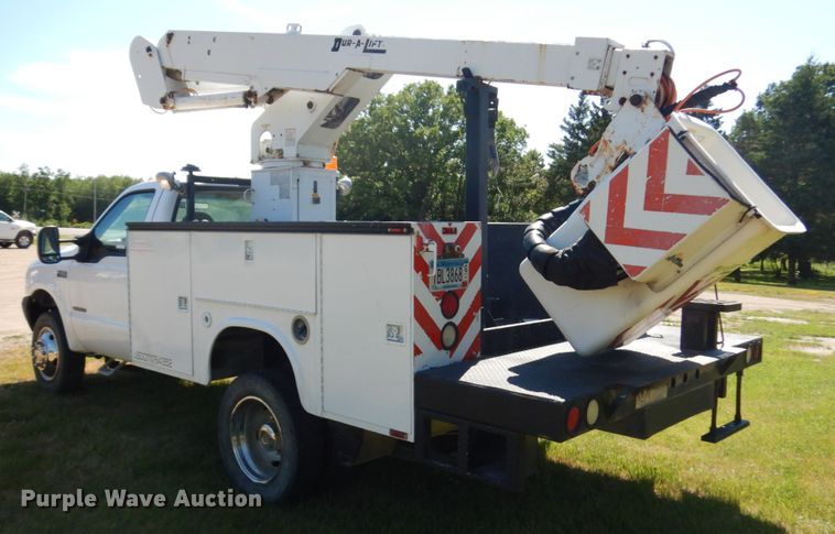 image for item IL9838 2002 Ford F450  bucket truck