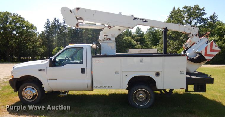 image for item IL9838 2002 Ford F450  bucket truck