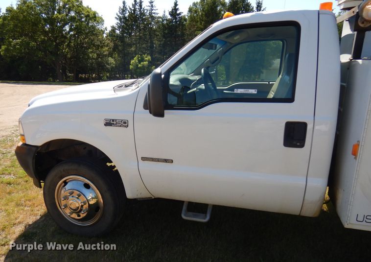 image for item IL9838 2002 Ford F450  bucket truck