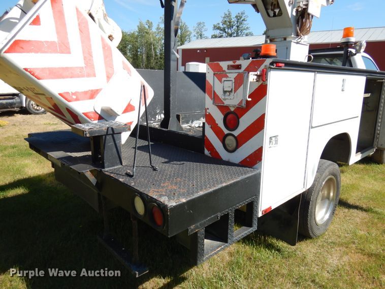 image for item IL9838 2002 Ford F450  bucket truck