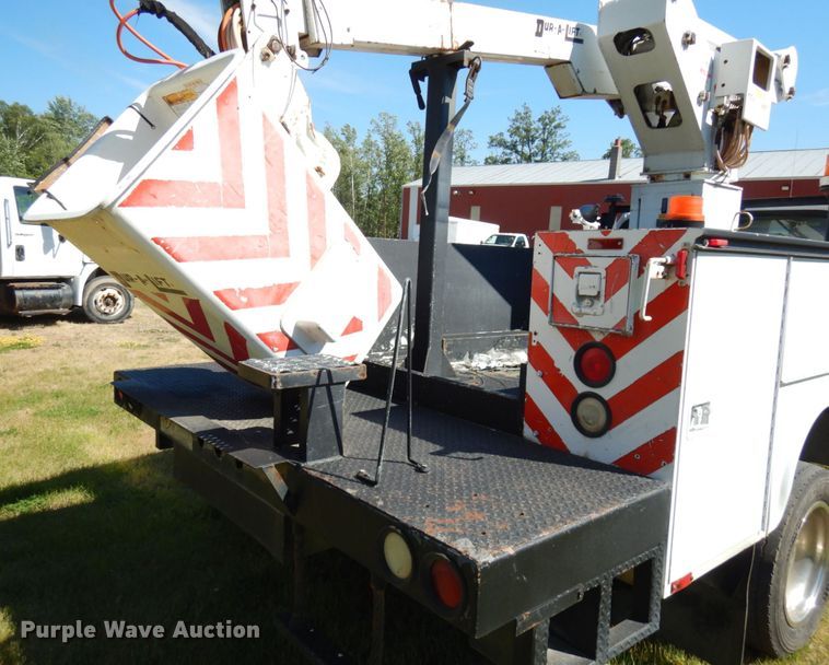 image for item IL9838 2002 Ford F450  bucket truck